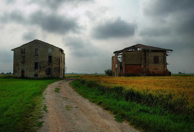 Distanze tra edifici: il divieto ai Comuni di adottare disposizioni urbanistiche contrastanti con la normativa nazionale