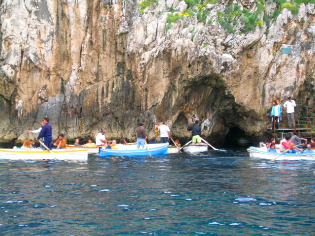 Il giro dell'Isola a bordo del battello? Sì, ma non con un'ordinanza sindacale