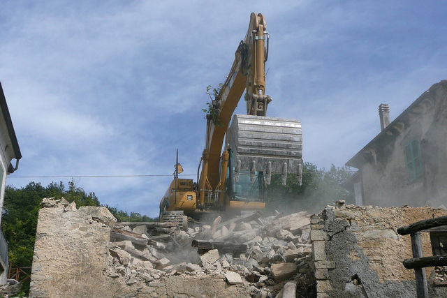 Abusi edilizi: quando l'estraneità del proprietario blocca le sanzioni comunali
